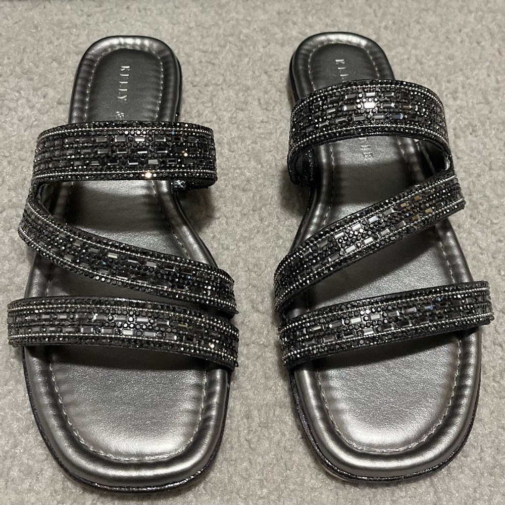 🌼Metallic Grey and Black Slides. Like New. Light cushion foot bed.